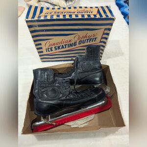 Decor vintage black leather "Canadian Zephyr" ice skates With Box